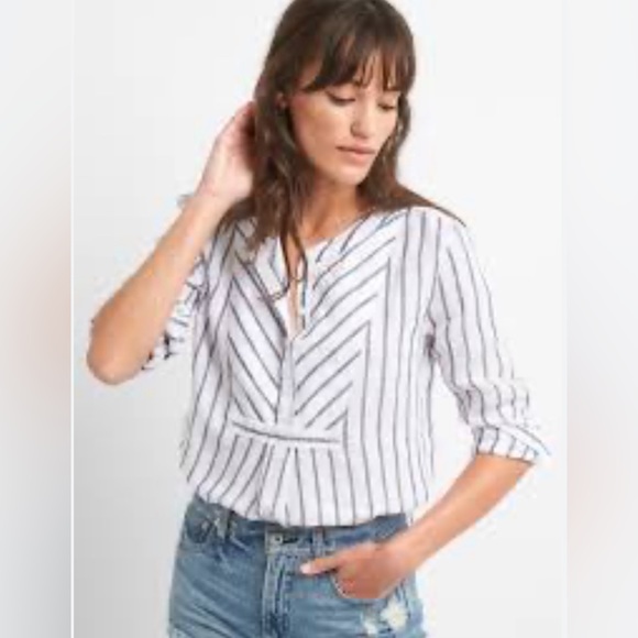 GAP Tops - GAP Bib-Front 100% Linen Shirt with Blue Stripes Sz M